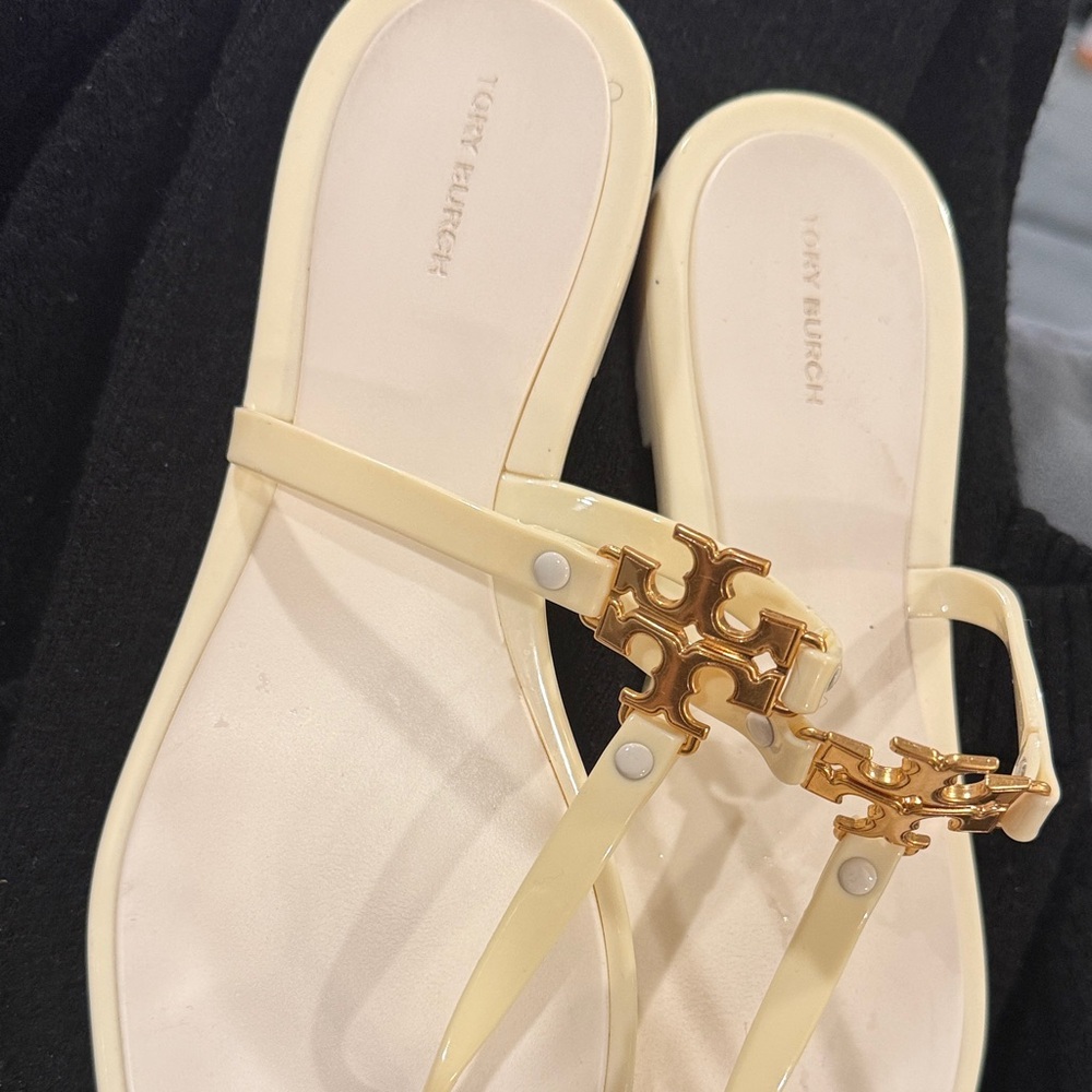 Tory Burch Cream Sandals with Gold Logo - Picture 3 of 3